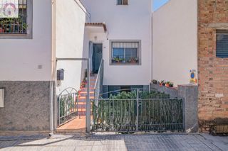 Casa adossada  Calle sabinas 14. Adosada en las gabias de 4 dormitorios