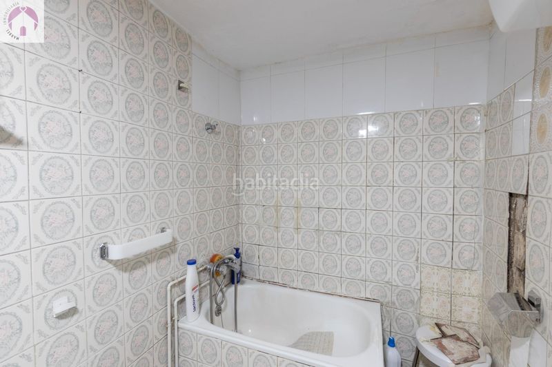 Foto 33b9882d-833e-4165-bfa1-7a7af8cb3818. Casa adosada en calle calle nueva de cartuja 9 bonita casa para reformar en Granada