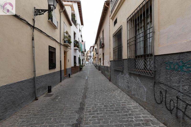 Foto 38f9fe2f-2971-4252-b54e-385621af3864. Casa adosada en calle calle nueva de cartuja 9 bonita casa para reformar en Granada