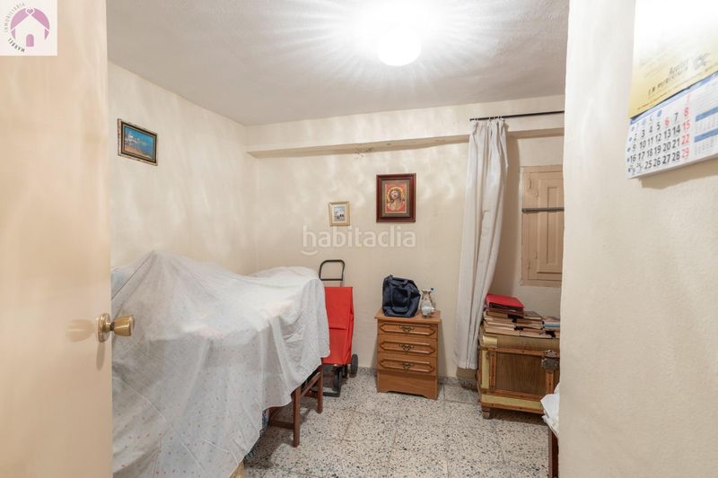 Foto 83b57796-6769-457f-842a-ab92191259a6. Casa adosada en calle calle nueva de cartuja 9 bonita casa para reformar en Granada