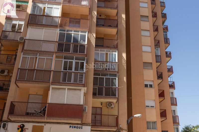 Foto 82a0f09c-c7b6-415c-84e6-52da8bc76130. Piso  junto plaza de la hipica avenida de america en Granada