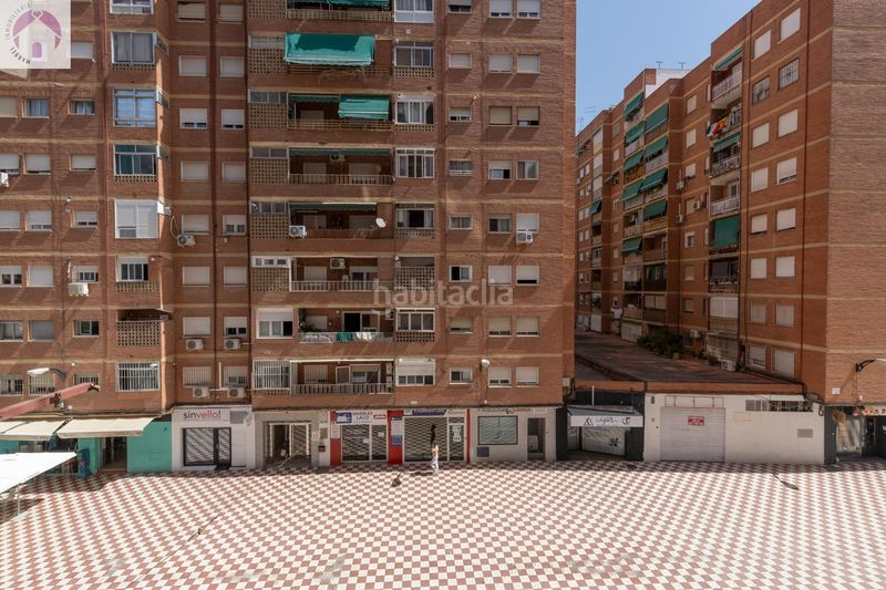 Foto ac2c2692-b4c2-4c7f-a8dc-023caf01a37e. Piso  junto plaza de la hipica avenida de america en Granada
