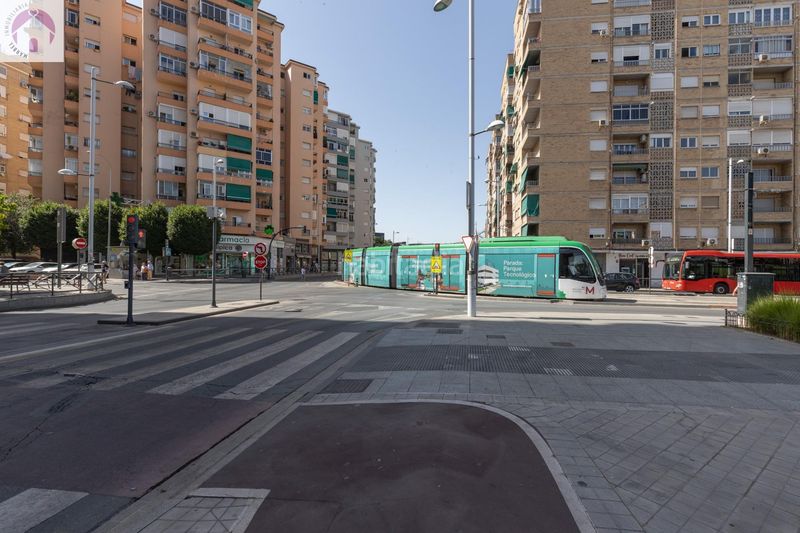 Foto c61272a1-04b5-4277-9376-b644b57a4a25. Piso  junto plaza de la hipica avenida de america en Granada