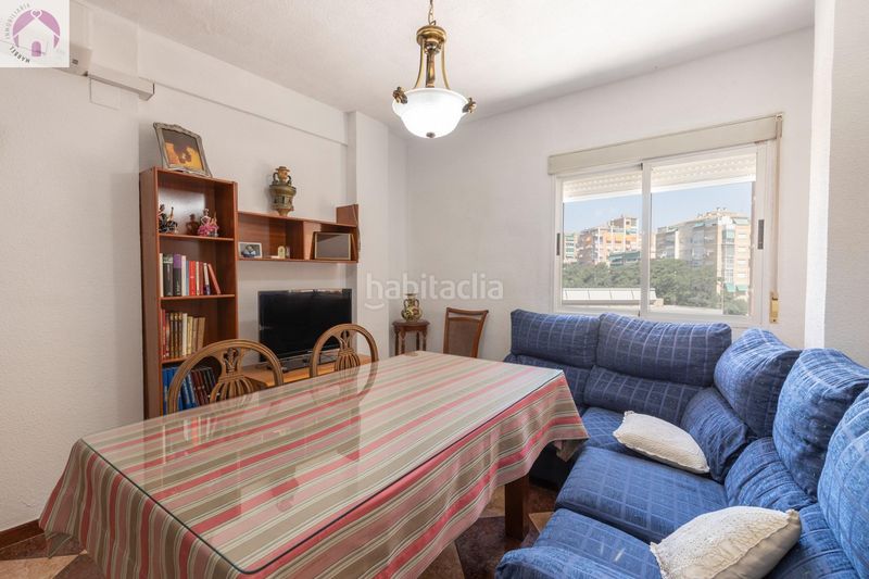 Foto ed4d69fb-2b38-4b86-b8ee-cbecff970f26. Piso  junto plaza de la hipica avenida de america en Granada