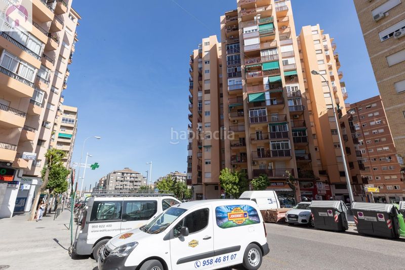 Foto f9a1e46c-2cdd-4916-8157-fdde836377e0. Piso  junto plaza de la hipica avenida de america en Granada