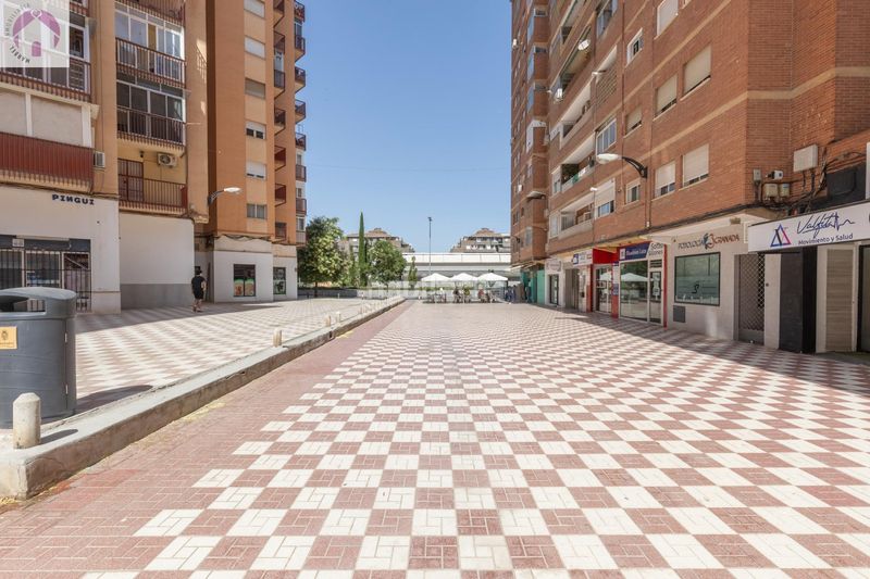 Foto fc8952a5-a9a9-4287-93f2-193458b7db8d. Piso  junto plaza de la hipica avenida de america en Granada