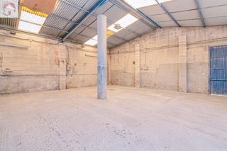 Nave industrial  Camino del albolote 'transversal'. Finca en atarfe con dos naves y cobertizo