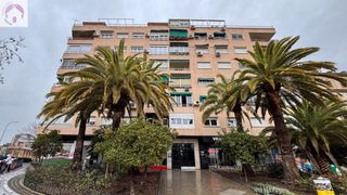 Pis  Calle de santa bárbara. Gran piso reformado en constitución, frente a paseillos universi