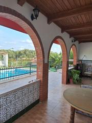 Chalet en Beas. Chalet con piscina en beas