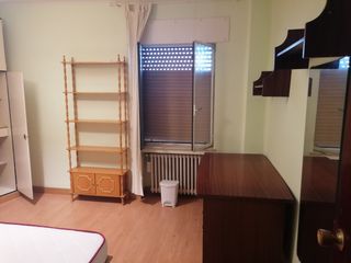 Miete Etagenwohnung  Cuesta del carmen. Pleno centro estudiantes 25-26