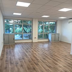 Rent Office space in Carrer de tarragona 78. Despacho exterior a calle tarragona, totalmente reformado con pa