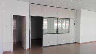 Rent Office space in Carrer d'ignasi iglesias 21. Despacho en buen estado y luminoso.