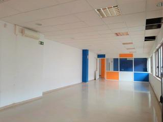 Location Bureau à Carrer d'ignasi iglesias 21. Despacho en buen estado y luminoso. con aire acondicionado