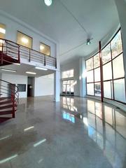 Lloguer Local Comercial a Carrer d'ignasi iglesias 17. Local a dos alturas (137,68 m2  planta baja + 36,56 m2 de altill