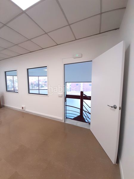 Foto 2a27247c-2d55-4748-a0c2-3ffadc5be6ba. Alquiler local comercial en carrer d'ignasi iglesias 17 local a dos alturas (137,68 m2 planta baja + 36,56 m2 de altillo. puerta de acceso directo a calle para carga y descarga. en Cornellà de Llobregat