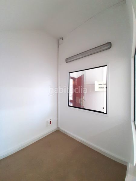 Foto 88436086-7edd-4ae3-847b-bdad0774039d. Alquiler local comercial en carrer d'ignasi iglesias 17 local a dos alturas (137,68 m2 planta baja + 36,56 m2 de altillo. puerta de acceso directo a calle para carga y descarga. en Cornellà de Llobregat