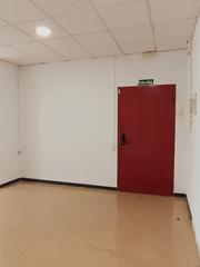 Miete Büro in Carrer de sevilla 7. Muy luminoso, con vistas al recinto de naves. varios espacios di