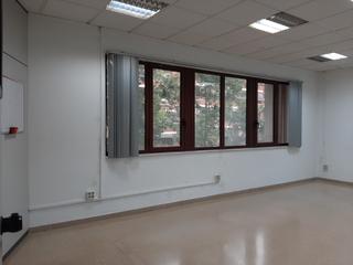 Rent Office space in Carrer d'ignasi iglesias 21. Despacho conservado con 3 estancias independientes