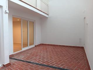 Lloguer Pis  Carrer de còrsega 68. Piso recien reformado -a nivel de calle con patio