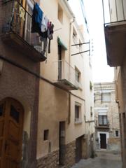 Casa  Carrer castell 4. Casa en muy buen estado lista para vivir, 320 m2 garaje ,amoblad