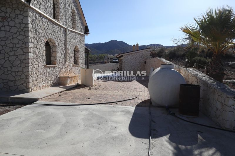Foto f606d789-175c-42f8-b2e3-511b3ab098f7. Casa a parcela 38 del poligono 10 a San Mateo Lorca