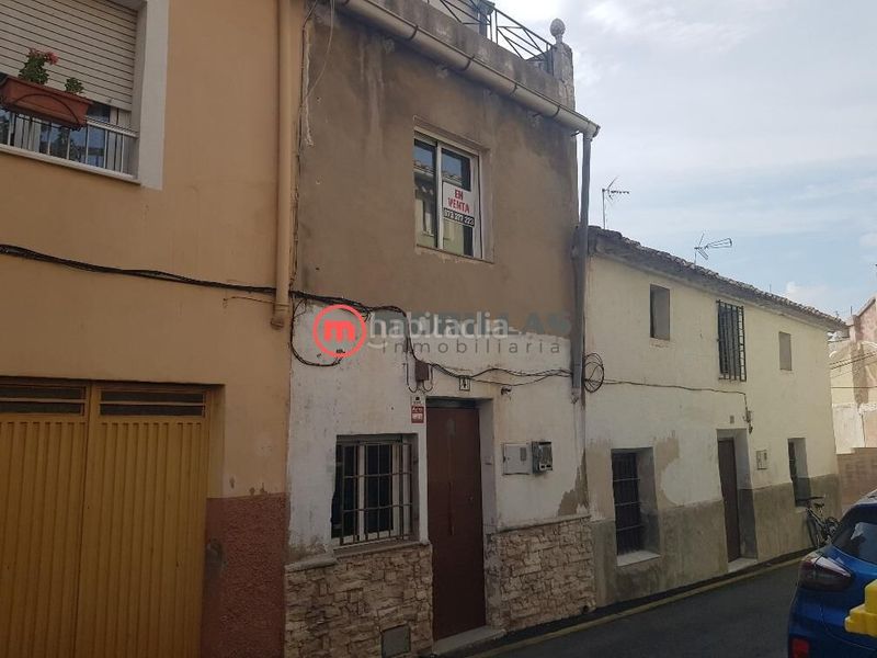 Foto c312ed07-b2c6-4f2f-8e0e-aa19b5b58e78. Casa adossada a Bullas