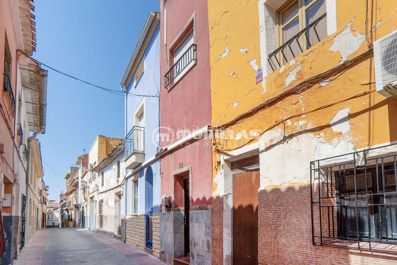 Foto f8c0b078-629b-4d93-b399-64110fa56a85. Maison dans calle manzano 31 dans Calasparra