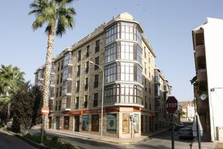 Local commercial à Puerto Lumbreras. Local comercial en edificio residencial  oportunidad única en zo
