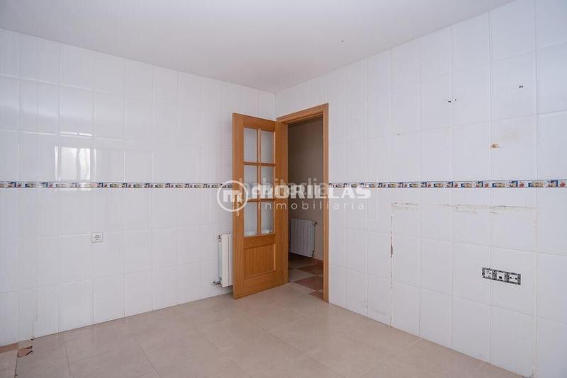 Foto fcbb8166-0288-4680-bb78-9a1235e96117. Piso en calle fernando perez villanueva 4 piso con balcón y garaje en Cehegín