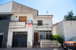 Casa  Calle ceuti. Dplex adosado en casa del cura