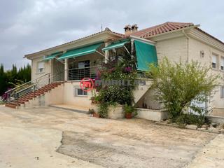 Xalet a Bullas. Vivienda unifamiliar y explotación avícola en bullas