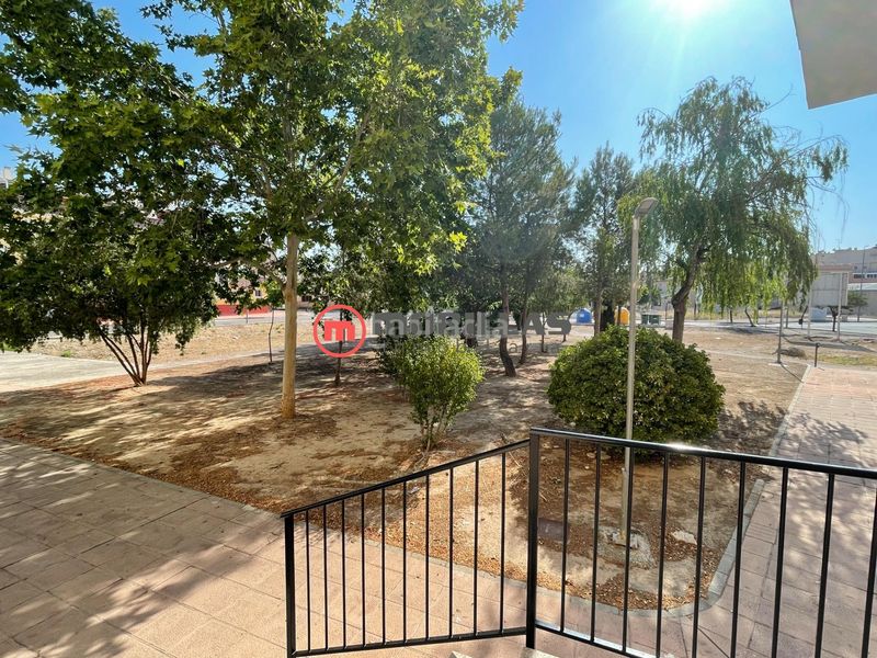 Foto f239feca-e128-47d0-8a0b-91e8b430c0fa. Aparcament cotxe a calle isaac peral 1 a Calasparra