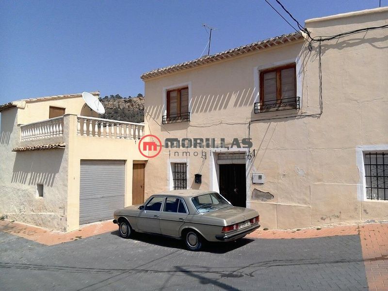 Foto f5f80be4-79a2-446a-bd87-e4804cef6480. Masia a Pliego