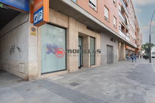 Local Comercial en Calle jerónimo santa fe 33. Amplio local comercial en lorca  oportunidad bancaria.