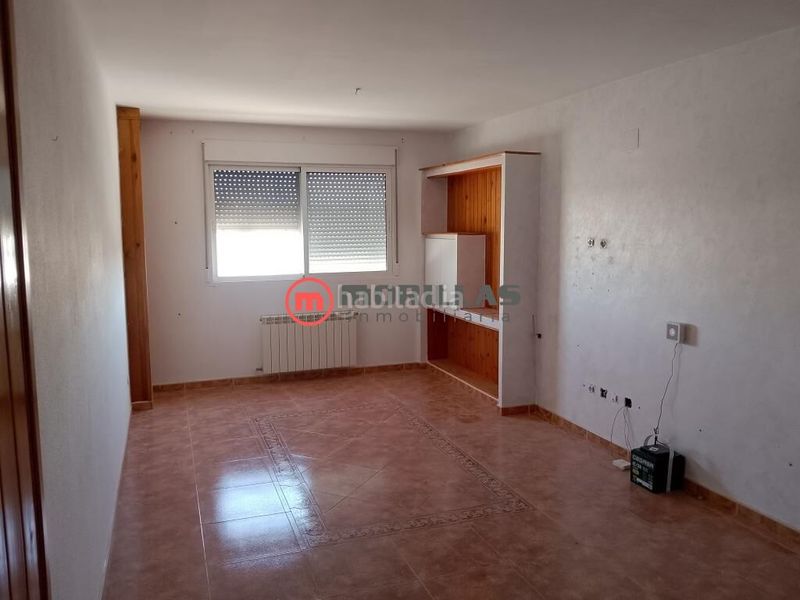 Foto ceea288b-ef4d-4610-bb05-c5470283a182. Pis a calle isaac peral 1 a Calasparra
