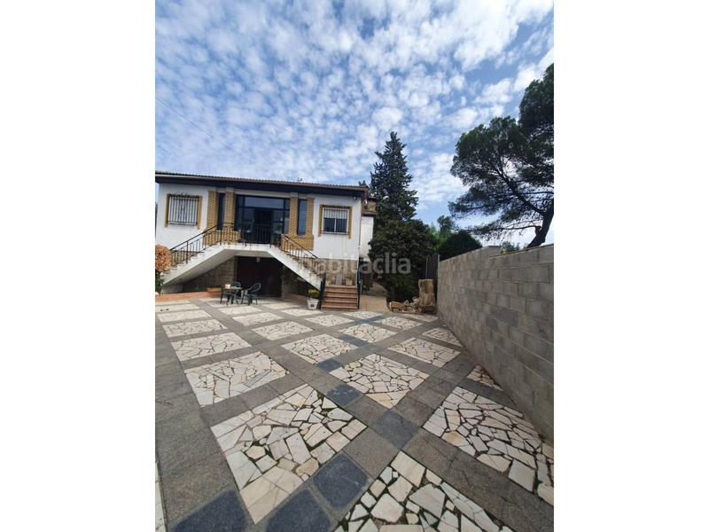 Foto ee123f78-08ab-4e7d-98fc-a7fd9ffdf64a. Xalet amb piscina a Úbeda