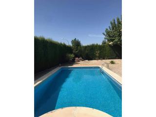 Chalet à Baeza. Chalet en venta en yedra