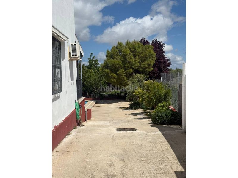 Foto f167aa73-b8eb-4c59-a271-8c38061bf39d. Xalet amb piscina a Sabiote