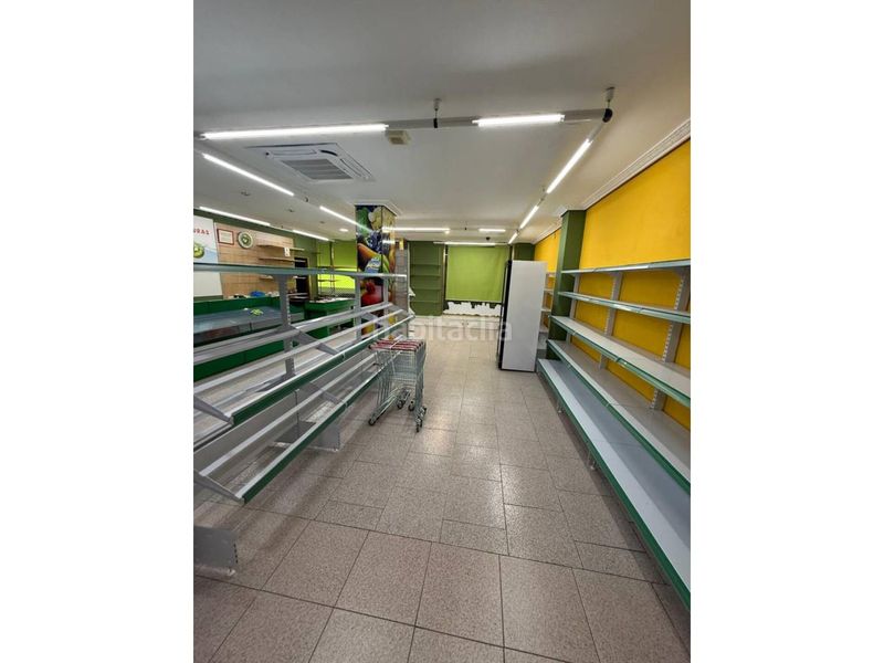 Foto 54a9a7d7-8b27-4ed3-8e5c-c837e8eca8de. Local comercial a Úbeda