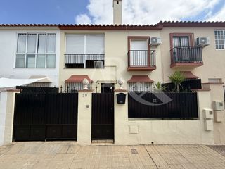 Location Maison jumelée à Zalema 28. Adosado en alquiler en urbanizaciones, 4 dormitorios.