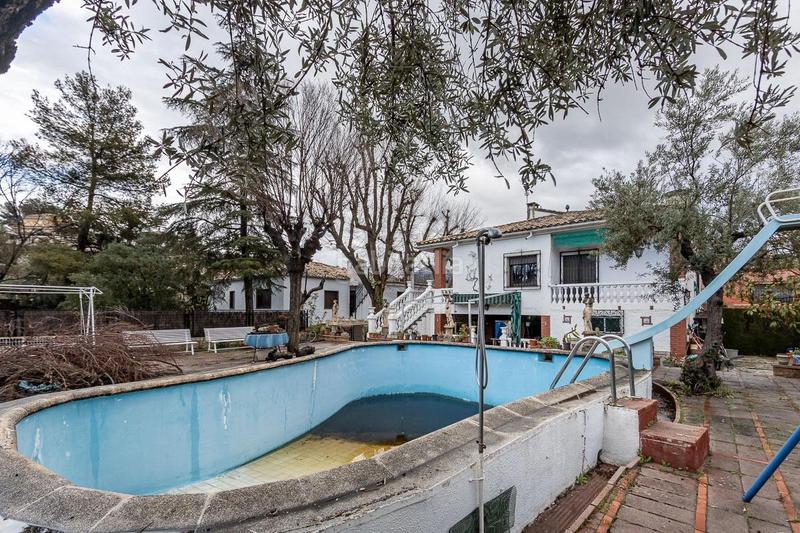 Foto e683e4ed-4156-4d90-83bd-4130bbccac8c. Chalet en calle divan tamarit 3 chalet en huetor vega. en Huétor Vega