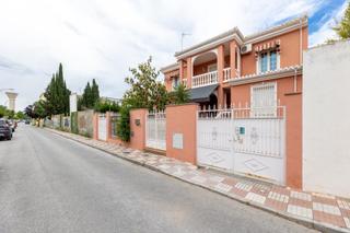 Maison à Calle del profesor tierno galván 4. Unifamiliar en santa fe