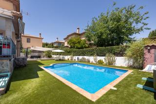 Xalet a Calle tirso de molina 14. Descubre tu villa de lujo en otura! chalet independiente con pis