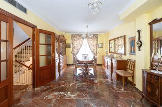 Maison jumelée à Calle calle de teresa de calcuta 3. Espectacular casa ubicada en el exclusivo barrio de albayda, dis
