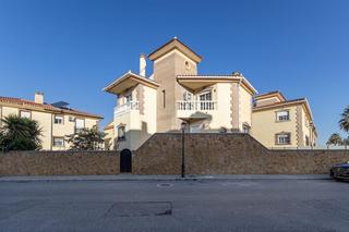 Maison à Calle los lópez 2. Hermosa casa en vegas del genil!