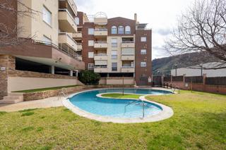 Piso en Calle de doñana 5. Estupendo piso con garaje y piscina en nuevo acceso alhambra