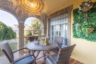 Xalet a La Zubia Ciudad. Chalet en venta en la zubia con licencia turística