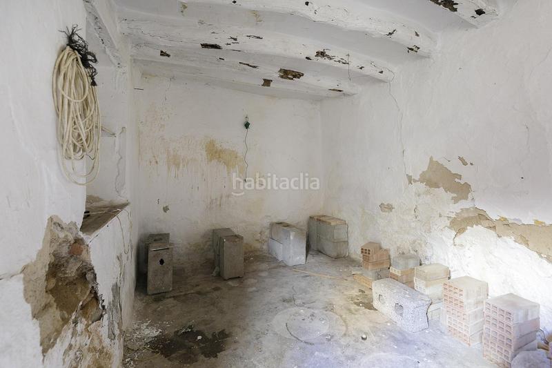 Foto 197c2610-2821-44c5-ac98-4ec73fd79fb7. Masía en calle de la iglesia 20 gran vivienda para reformar en el centro de dilar en Dílar