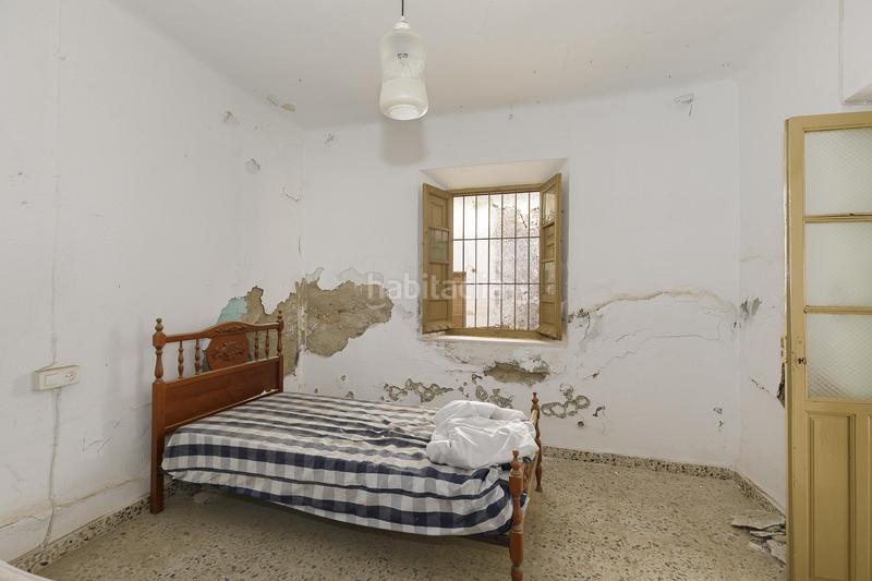 Foto 3dd79afa-31c7-47fd-b2da-faaed5a69c87. Masía en calle de la iglesia 20 gran vivienda para reformar en el centro de dilar en Dílar