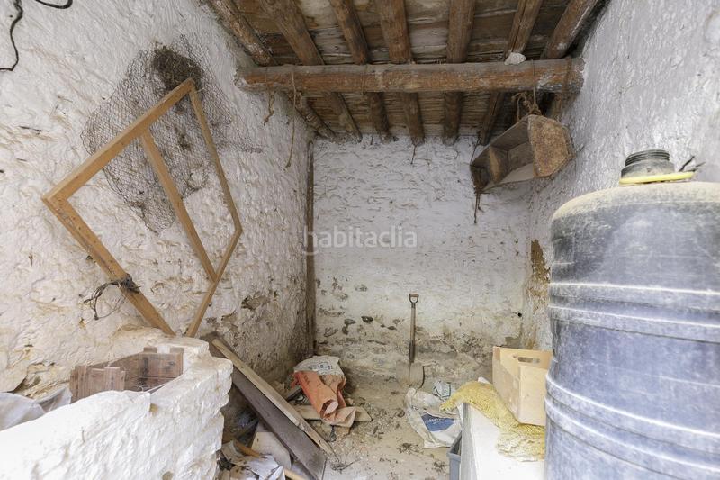 Foto 79a3096e-3641-4117-8929-62867b2bdedc. Masía en calle de la iglesia 20 gran vivienda para reformar en el centro de dilar en Dílar